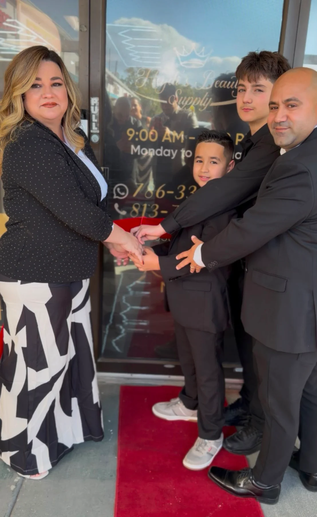 Familia Heydi’s en la apertura de la tienda
